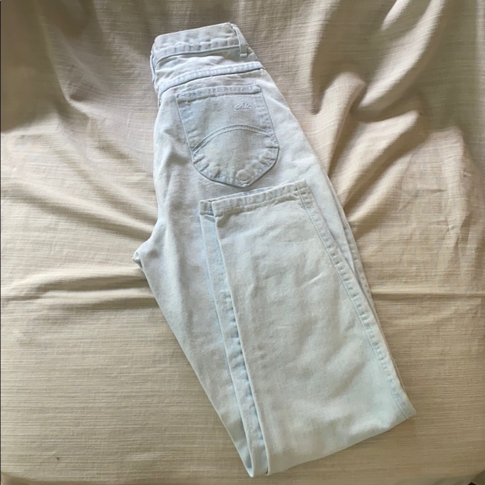 *SOLD* Vintage Chic Lite-wash High Waisted Jeans